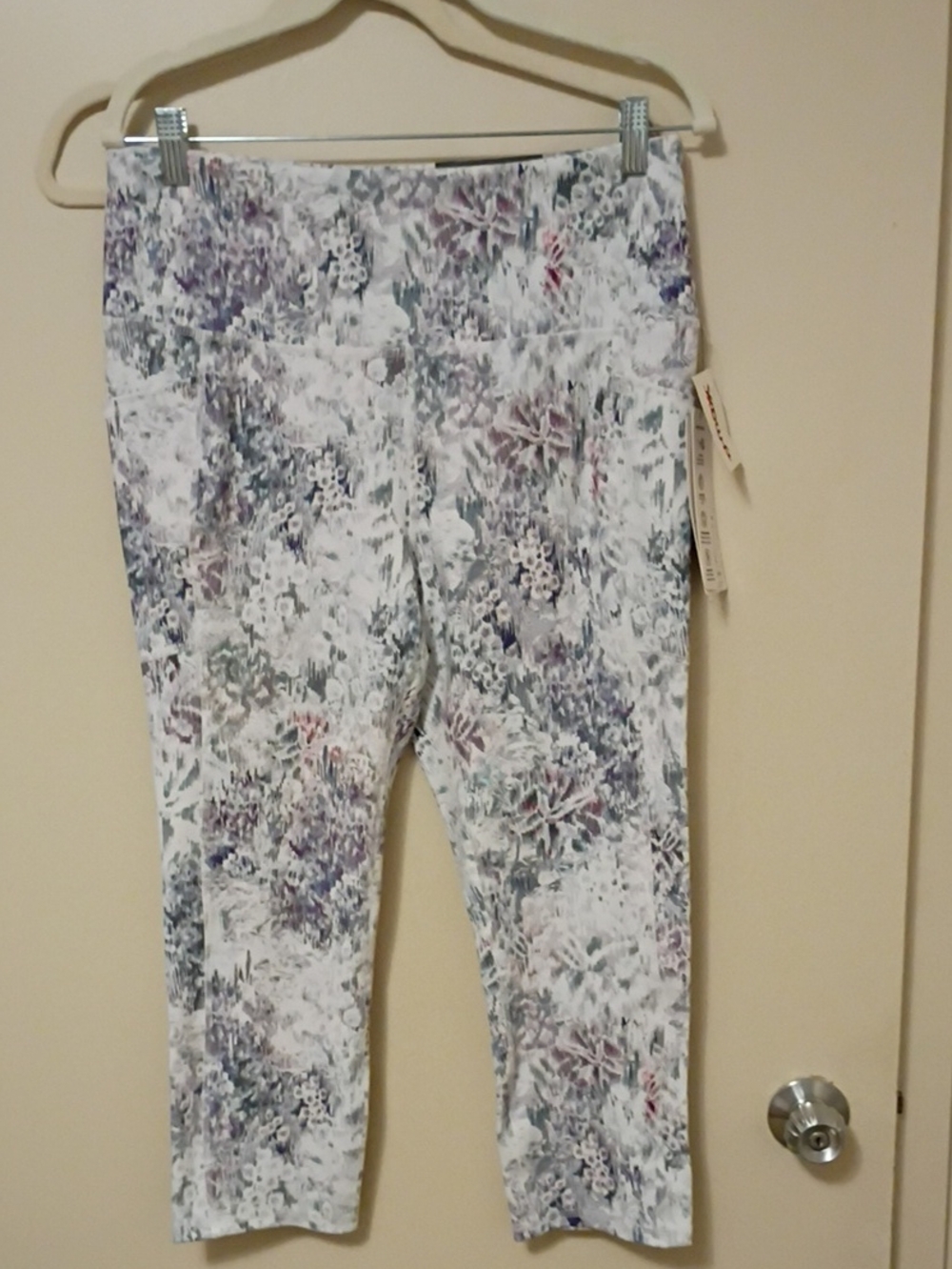 RBX White Floral Capri Leggings - Multi Pastel Print XL